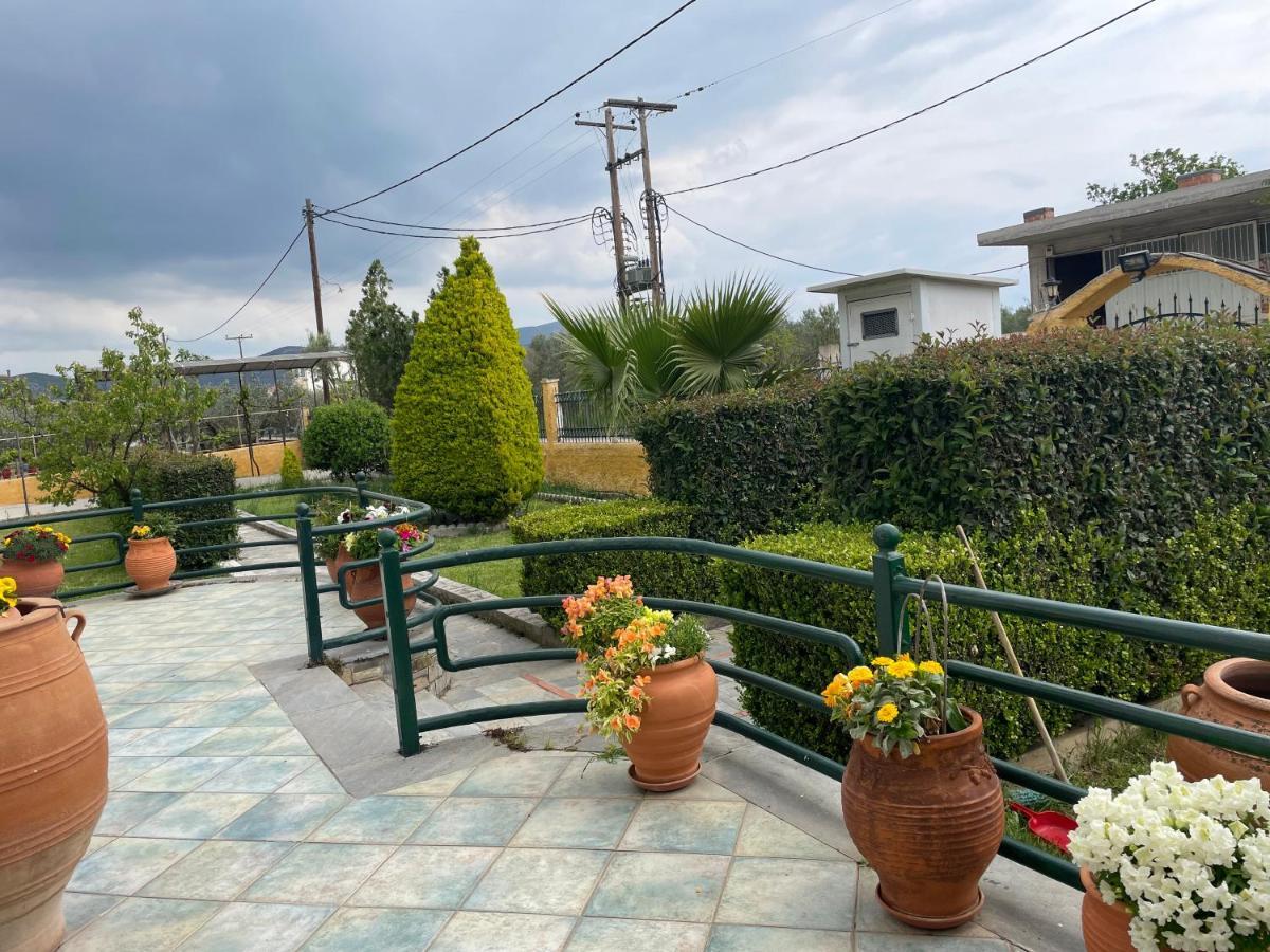 Seaside Apartment With Private Garden Néa Ankhíalos Dış mekan fotoğraf