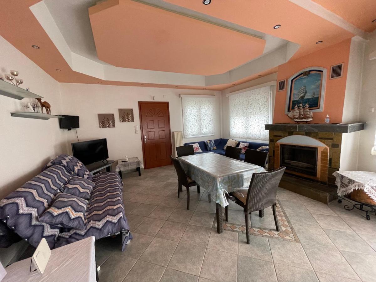 Seaside Apartment With Private Garden Néa Ankhíalos Dış mekan fotoğraf